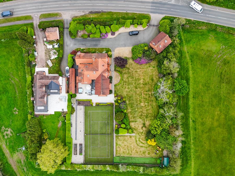 Straight-down view of a house, its tennis court and walled garden